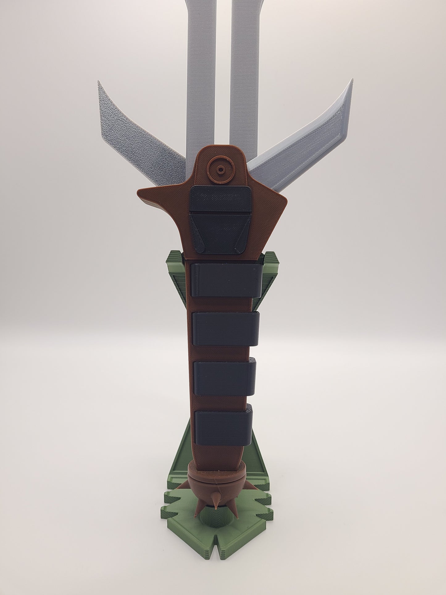 Klingon D’k Tahg Knife Replica with Display Stand