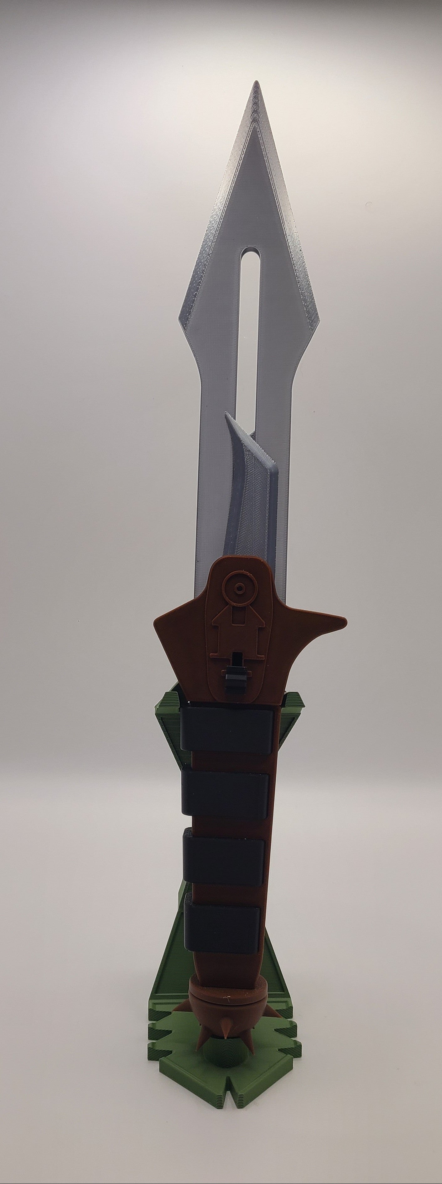 Klingon D’k Tahg Knife Replica with Display Stand
