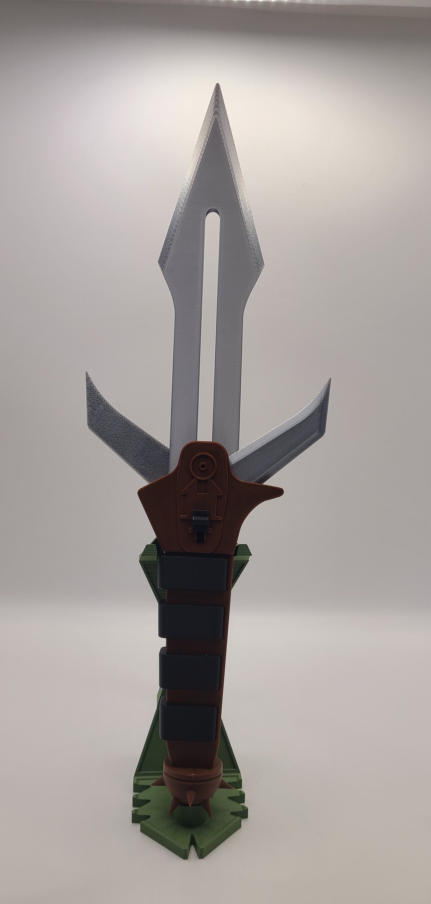 Klingon D’k Tahg Knife Replica with Display Stand