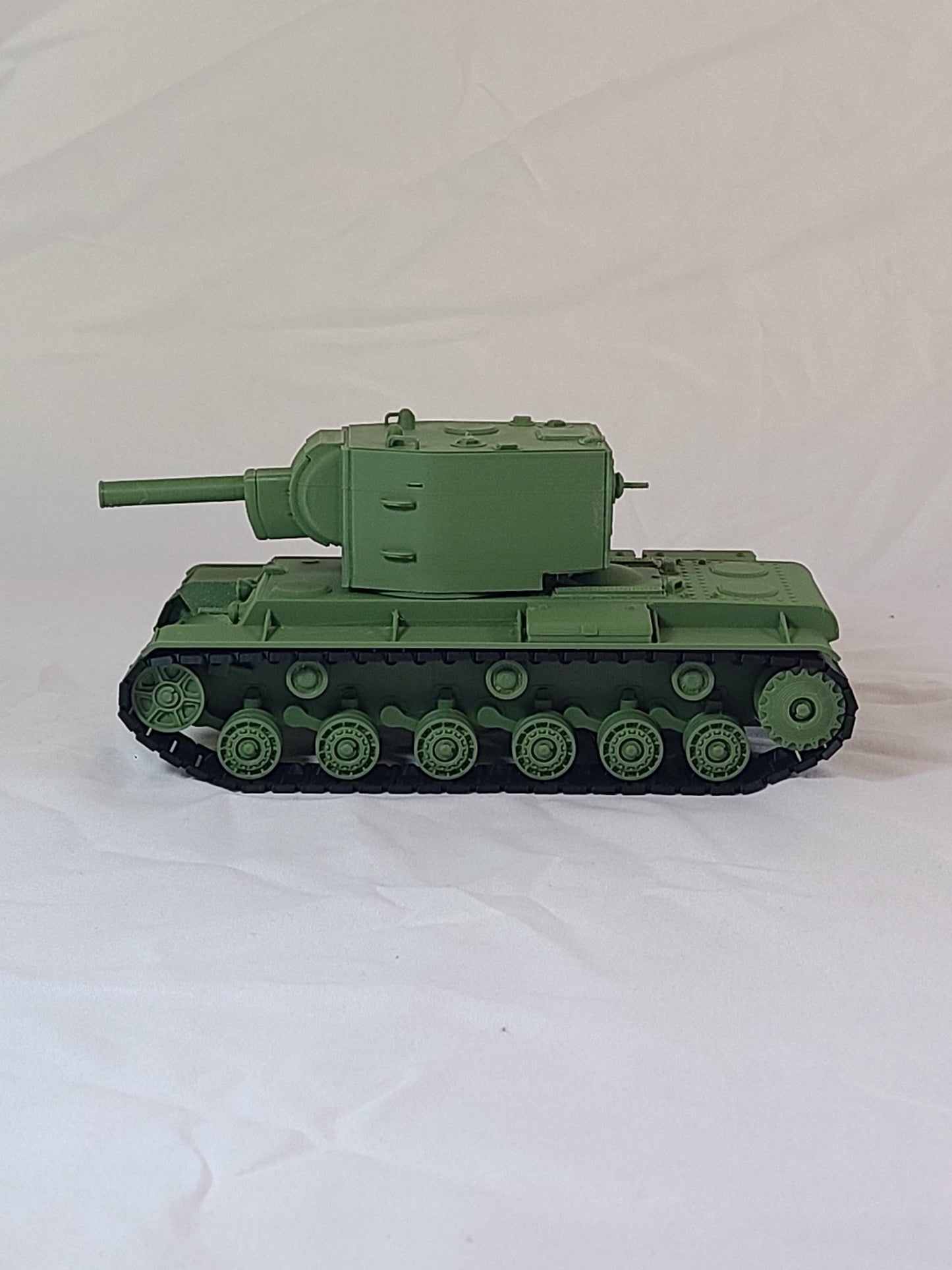 KV-2 Heavy Tank Model | 1:35 Scale, Working Tracks